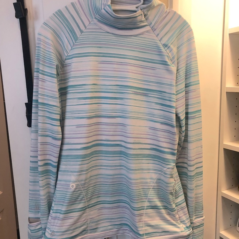 Long sleeve with thumb hooks running too!